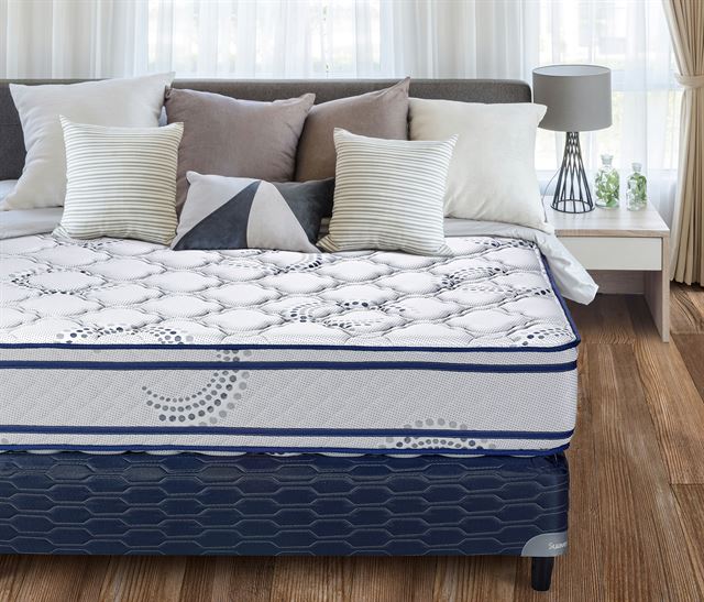 Le Creuset Dutch Oven vs OXO Pop Containers vs Casper Original Mattress: The Real Difference