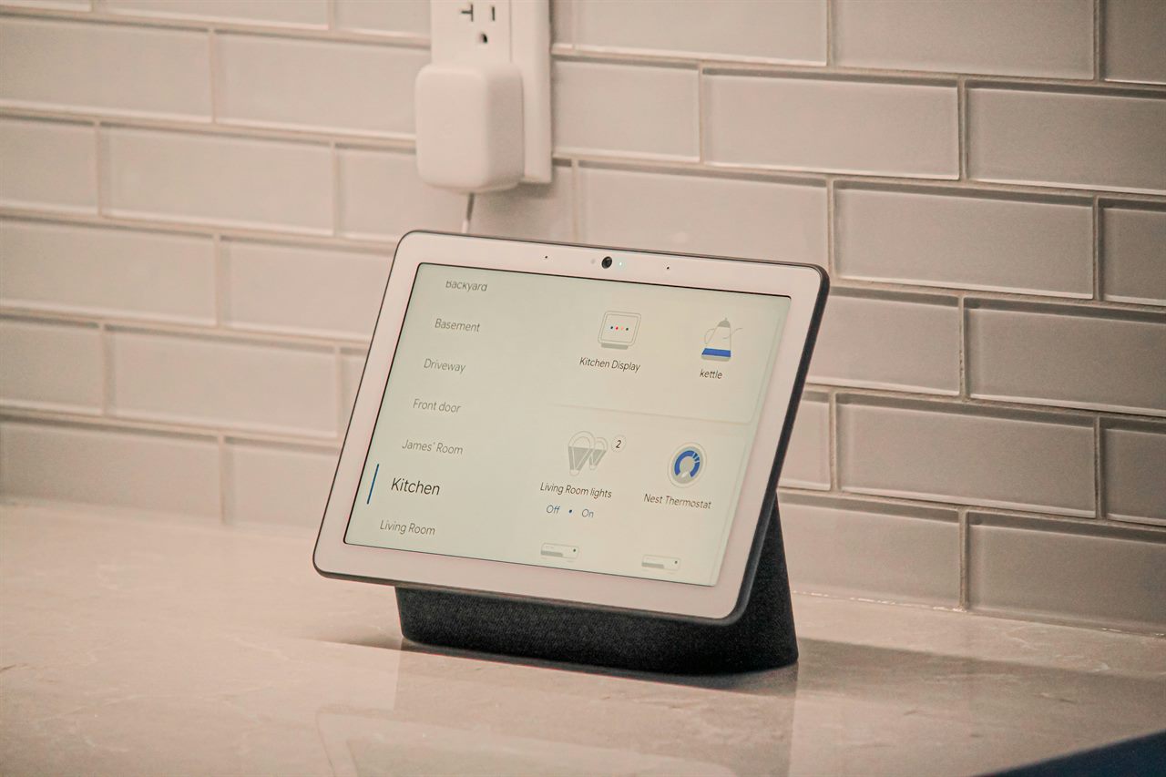 Nanoleaf Shapes vs Google Nest Hub (2nd Gen): Which Should You Buy in 2026