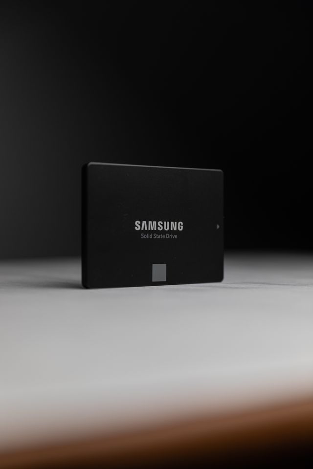 Hydro Flask Wide Mouth vs Samsung T7 Shield SSD vs Crocs Classic Clogs: Which Wins