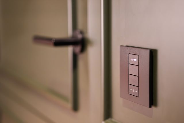 Lutron Caséta Dimmer Kit Review: Still the One to Beat?