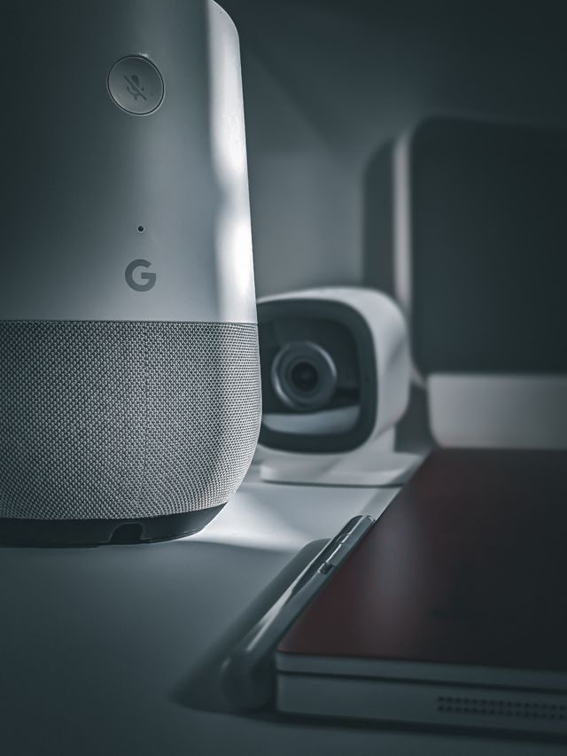Nanoleaf Shapes vs Google Nest Hub (2nd Gen): Which Should You Buy in 2026