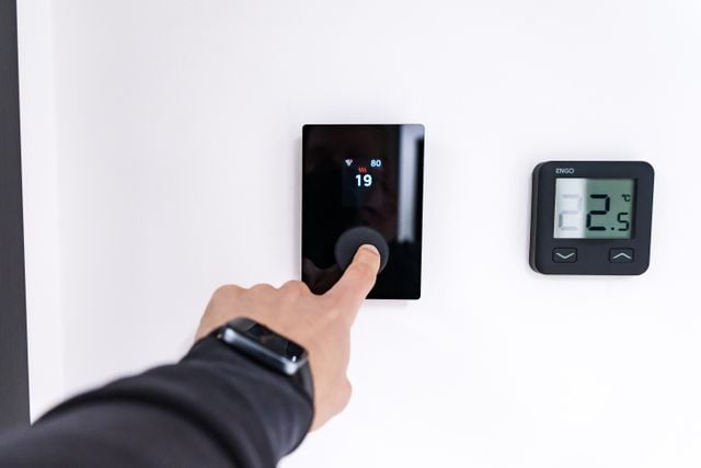 ecobee Smart Thermostat Premium vs Aqara Hub M3: Which Is Right for You in 2026