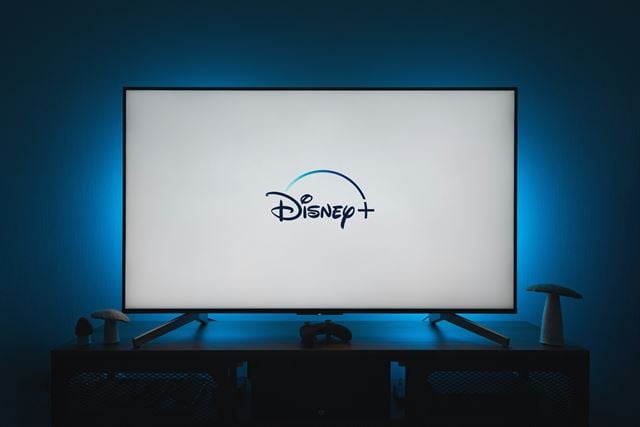 Hisense U8 Series vs Disney+ Bundle: Which Should You Buy in 2026