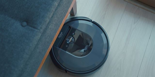 iRobot Roomba j7+ vs Sonos Era 100 vs Nanoleaf Shapes: Which Wins