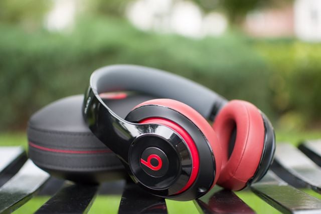 Owala FreeSip vs LEGO Botanical Collection vs Beats Studio Pro: Which Wins