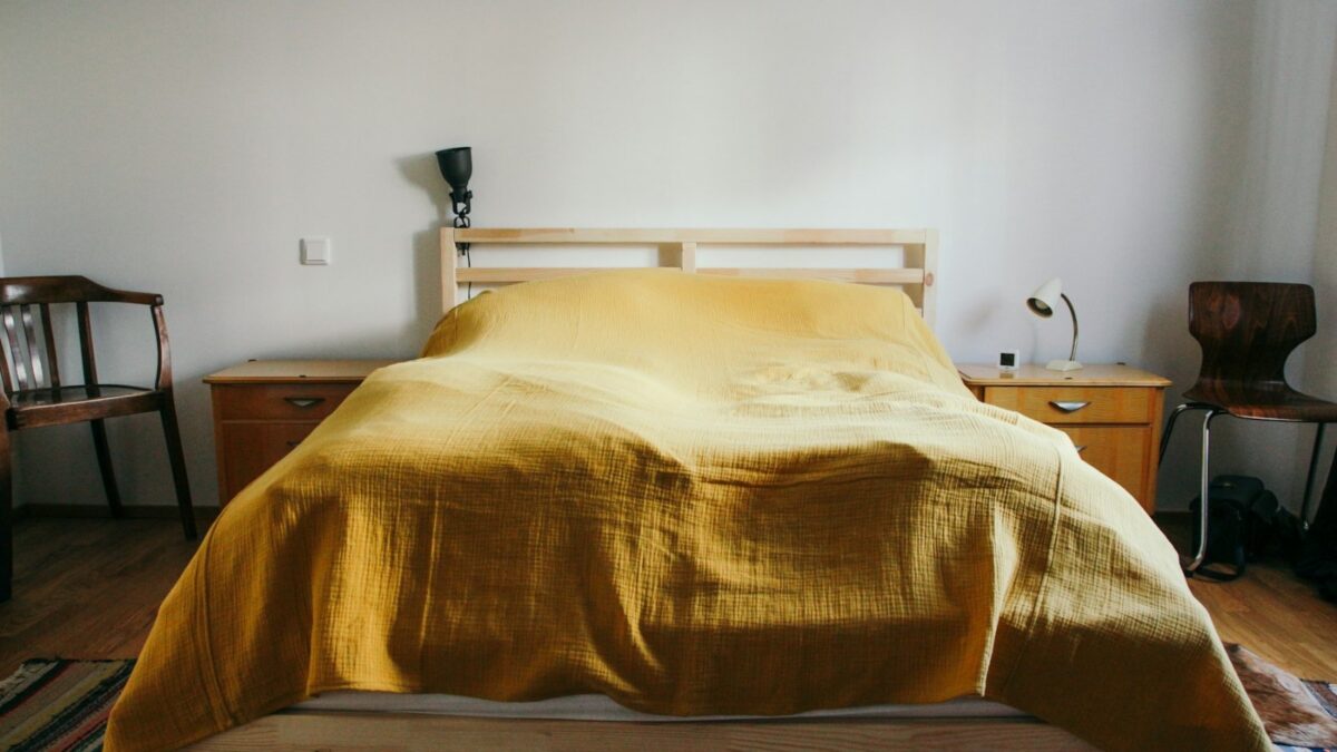 West Elm’s Mid-Century Bed Isn’t All Solid Wood, and the Queen Price Isn’t Confirmed on West Elm’s Own Site