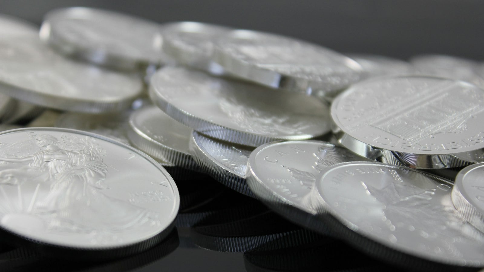 A pile of silver coins (photo: Zlaťáky.cz / Unsplash)