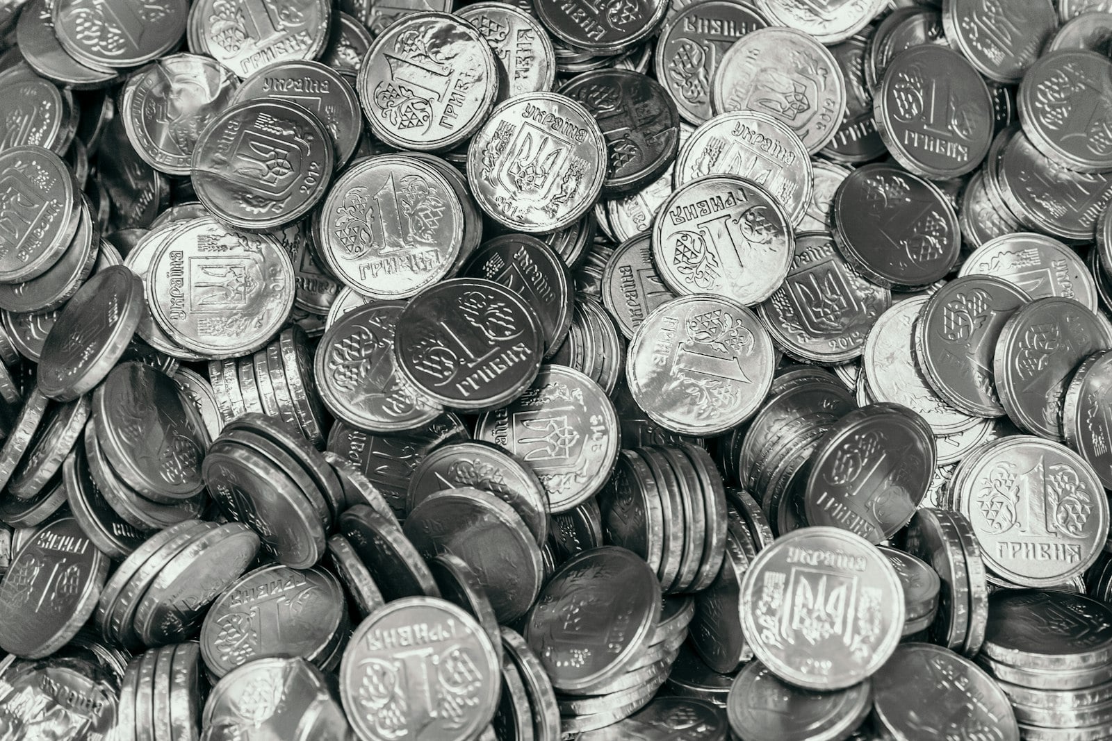 Pile of silver-colored coins (photo: Marjan Blan / Unsplash)